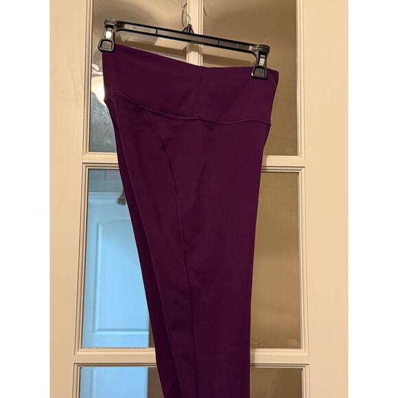 Fabletics Define PowerHold® High-Waisted Legging
7/8 size small NWOT purple - Picture 13 of 15